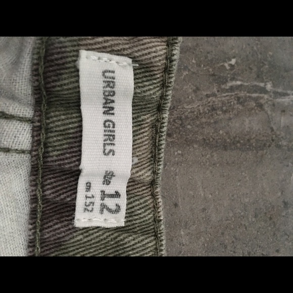 Urban girls denim camo shorts - Picture 3 of 3